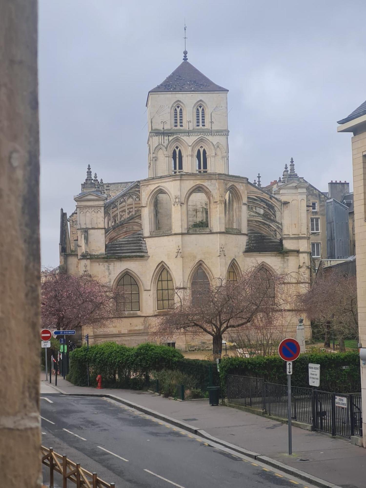 Studio Eglise Saint-sauveur - Hyper Centre Apartment